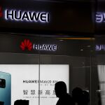 Trump acusa a Huawei de espionaje
