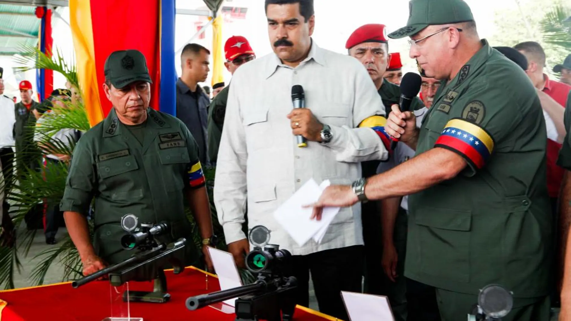 Nicolás Maduro, en el centor, en un acto con militares