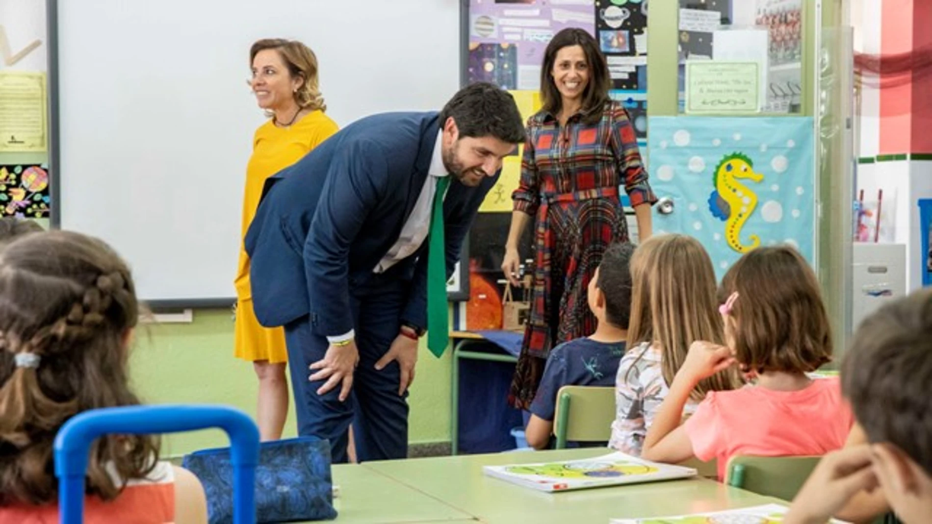 Fernando López Miras durante su visita al colegio Nuestra Señora de Atocha