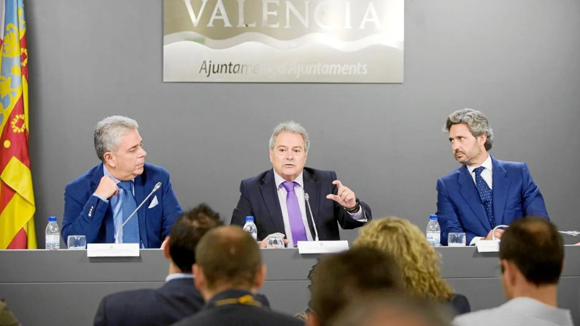 El presidente de la Diputación, Alfonso Rus, ayer durante la presentación de los planes de inversión