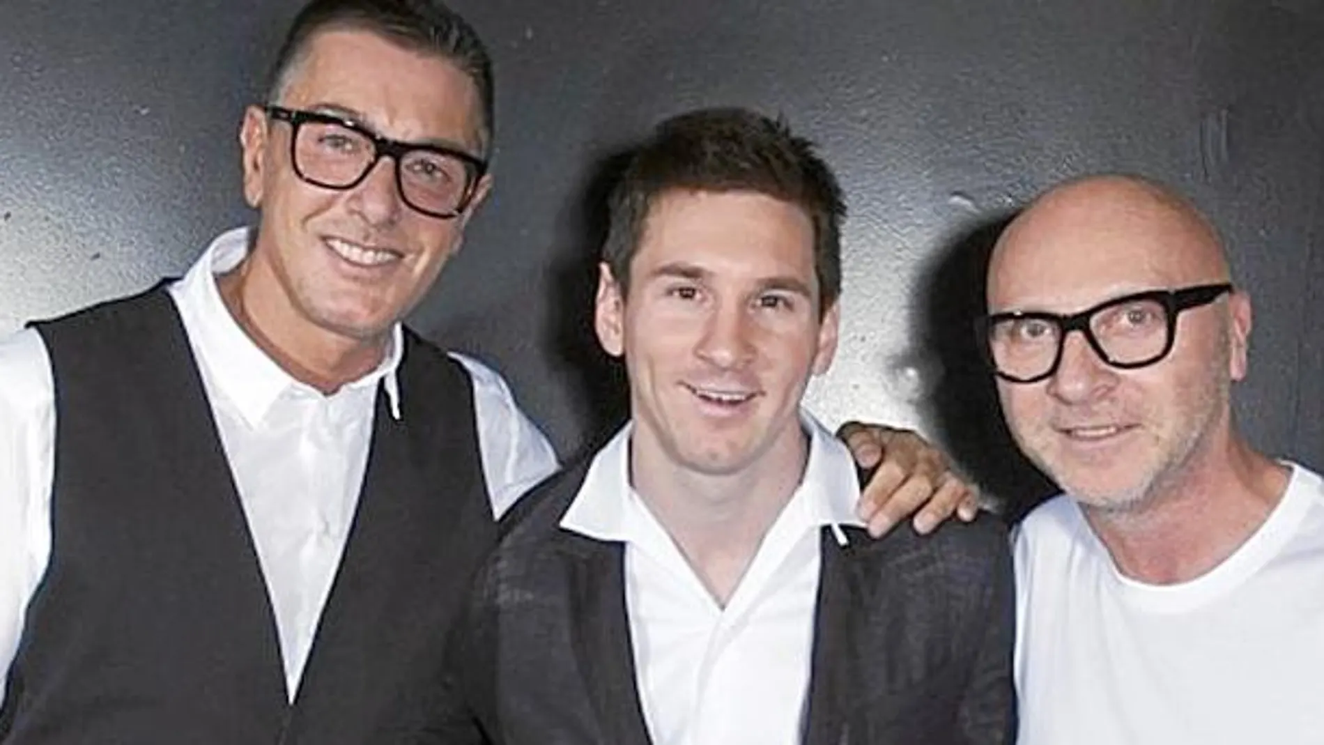 Stefano Gabbana, Lionel Messi y Domenico Dolce, ayer, en Milán