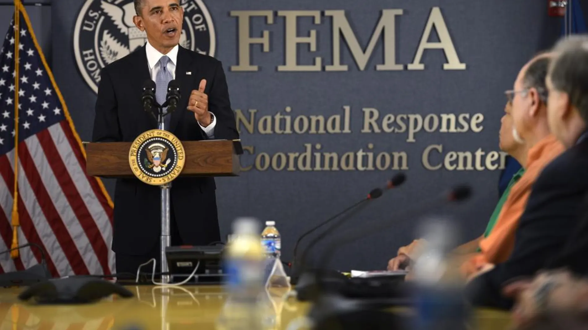 El presidente estadounidense, Barack Obama, pronuncia un discurso durante su visita a la Agencia para el Manejo de Emergencias (FEMA) en Washington DC, Estados Unidos, hoy, lunes 7 de octubre de 2013.