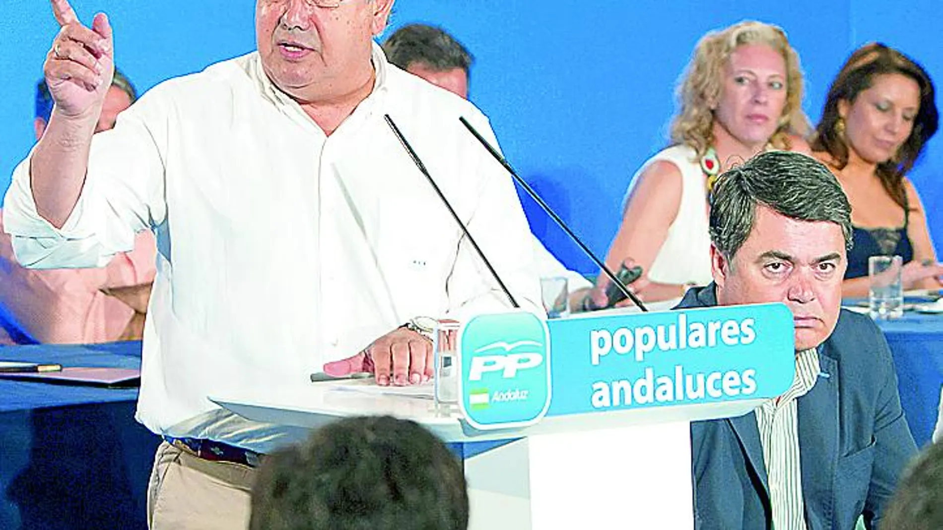 El presidente del PP-A, Juan Ignacio Zoido, durante su intervención en la reunión que el Comité Ejecutivo regional del PP andaluz ha celebrado hoy en Sevilla.