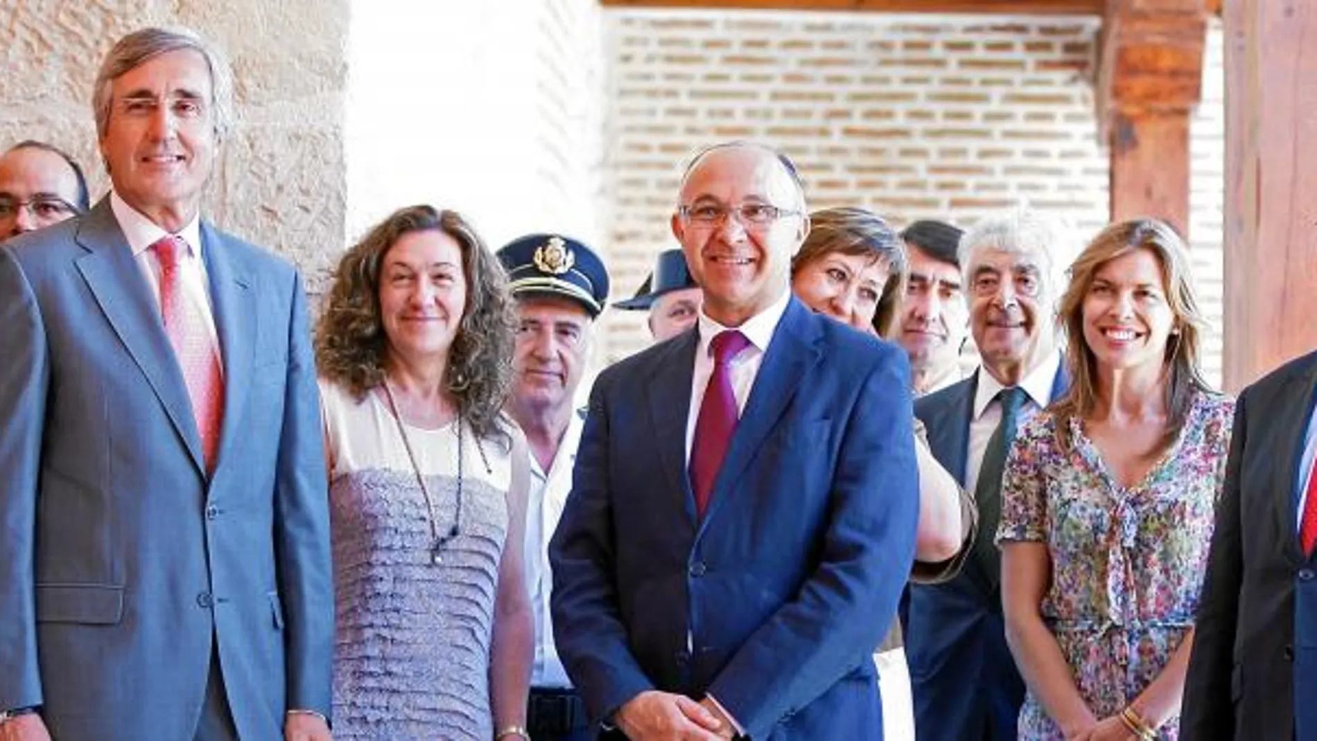 El delegado del Gobierno de España en Castilla y León, Ramiro Ruiz Medrano, preside la Comisión de Asistencia, celebrada en Arévalo