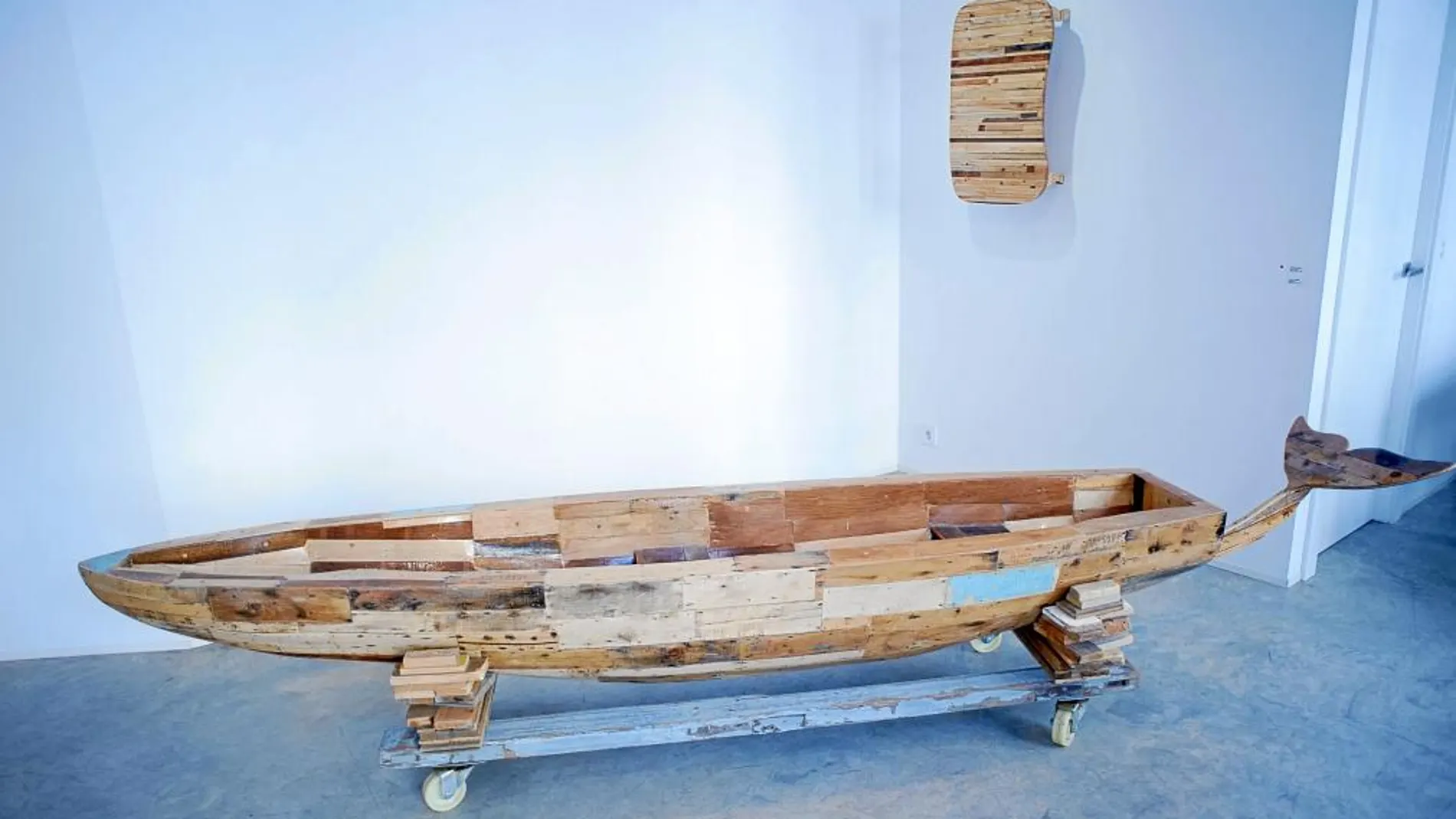 Son veinte esculturas realizadas con madera con las que pretende concienciar de la necesidad de recuperar «lo olvidado»
