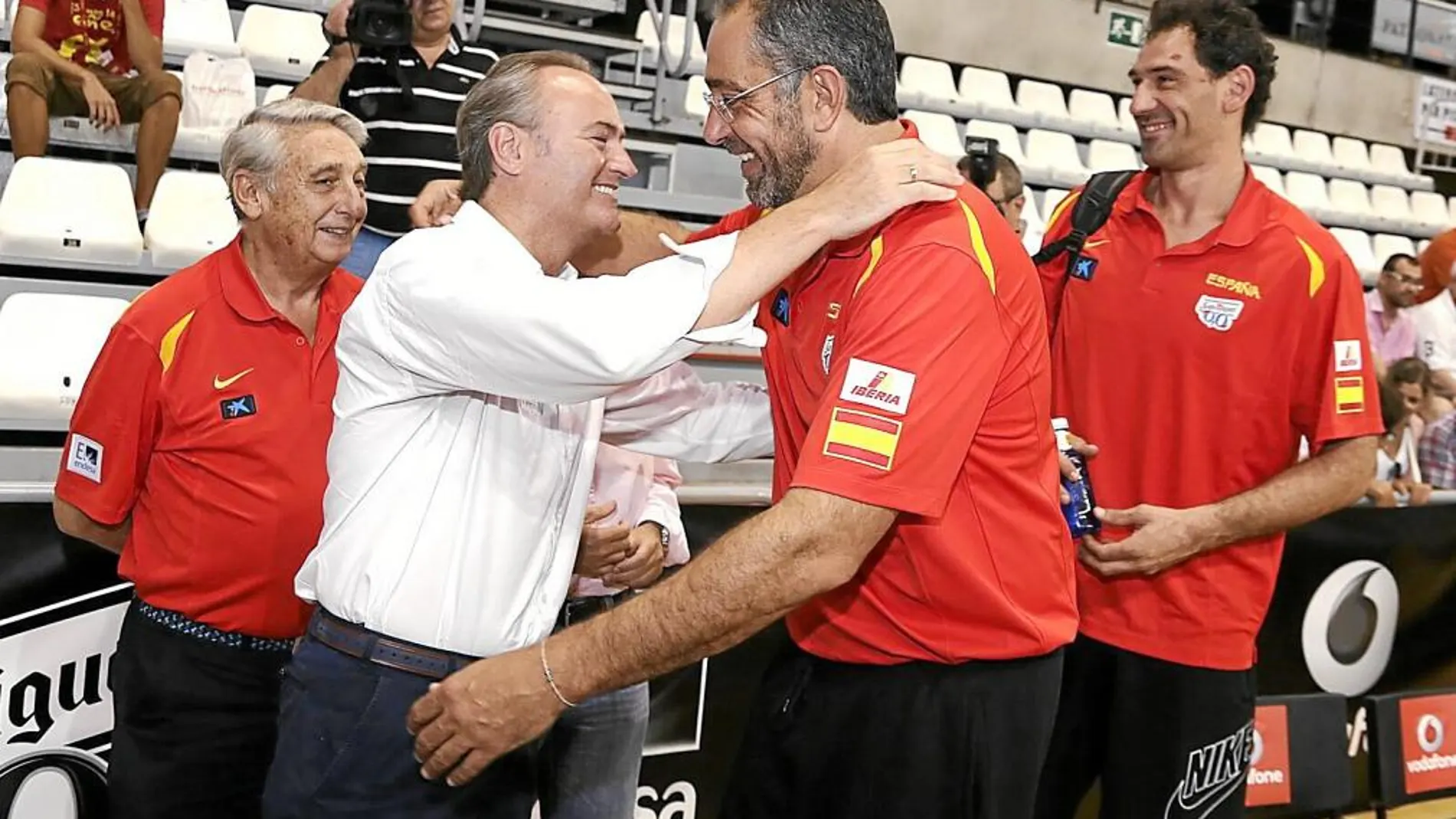 Fabra asistió al entrenamiento de la Selección Española de Baloncesto en Castellón