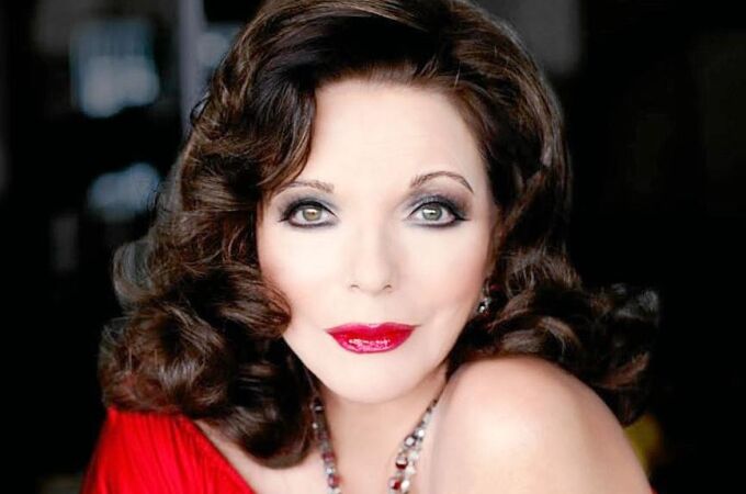 Joan Collins interpretó en la serie «Dinastía» a la mala de la familia Carrington