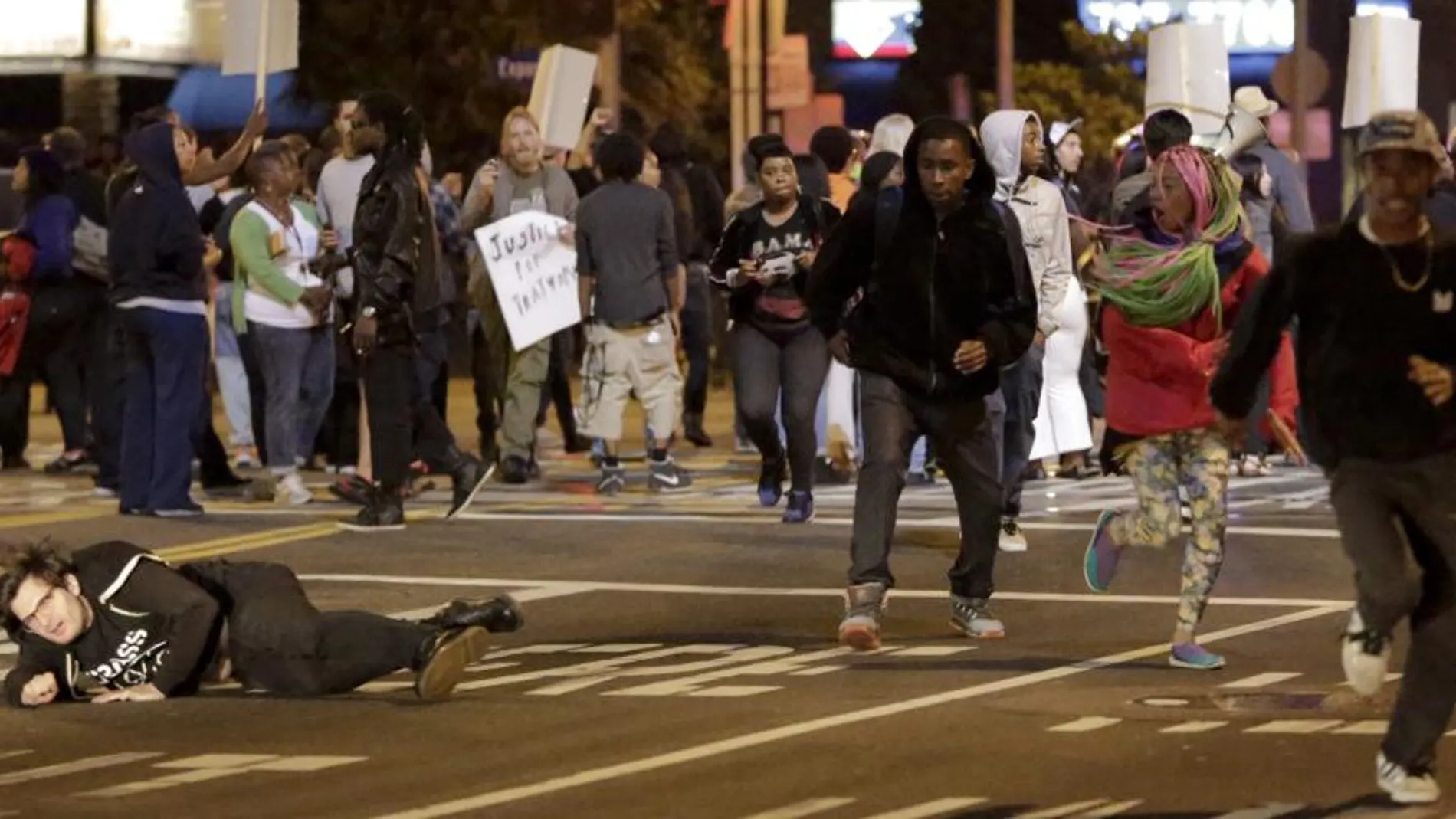 Disturbios en Los Angeles contra la declaración de Zimmerman como no culpable