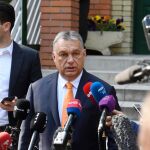 Viktor Orban tras depositar su voto en Budapest/Efe