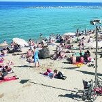 La playa de la Barceloneta, donde ya ha fallecido un bañista, este verano