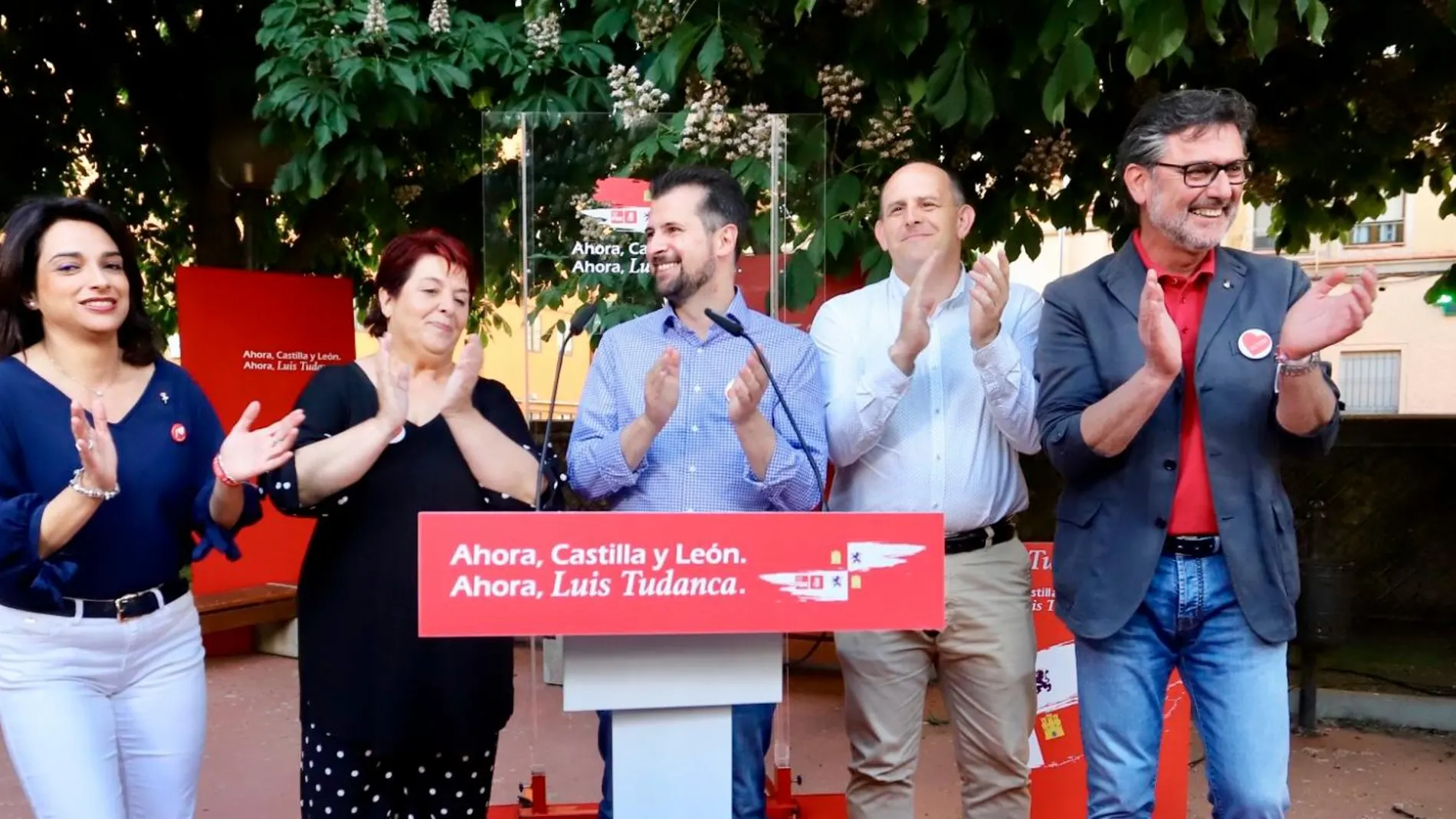 Tudanca en el mitin de Segovia acompañado por Clara Luquero, José Luis Vázquez, José Luis Acebes y Alicia Palomo