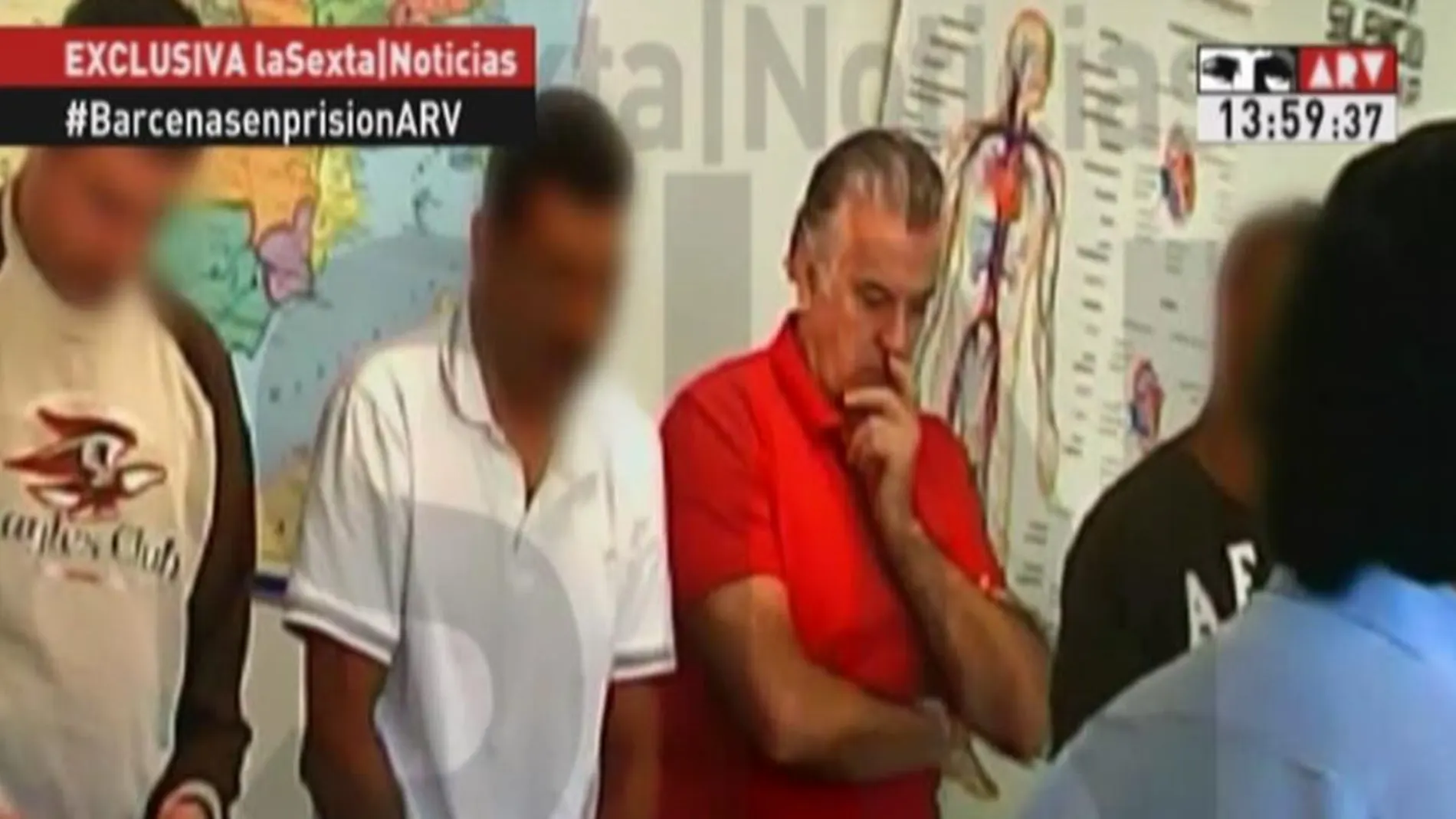 Luis Bárcenas junto a otros compañeros de prisión