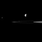 Quinteto de lunas en los anillos de Saturno