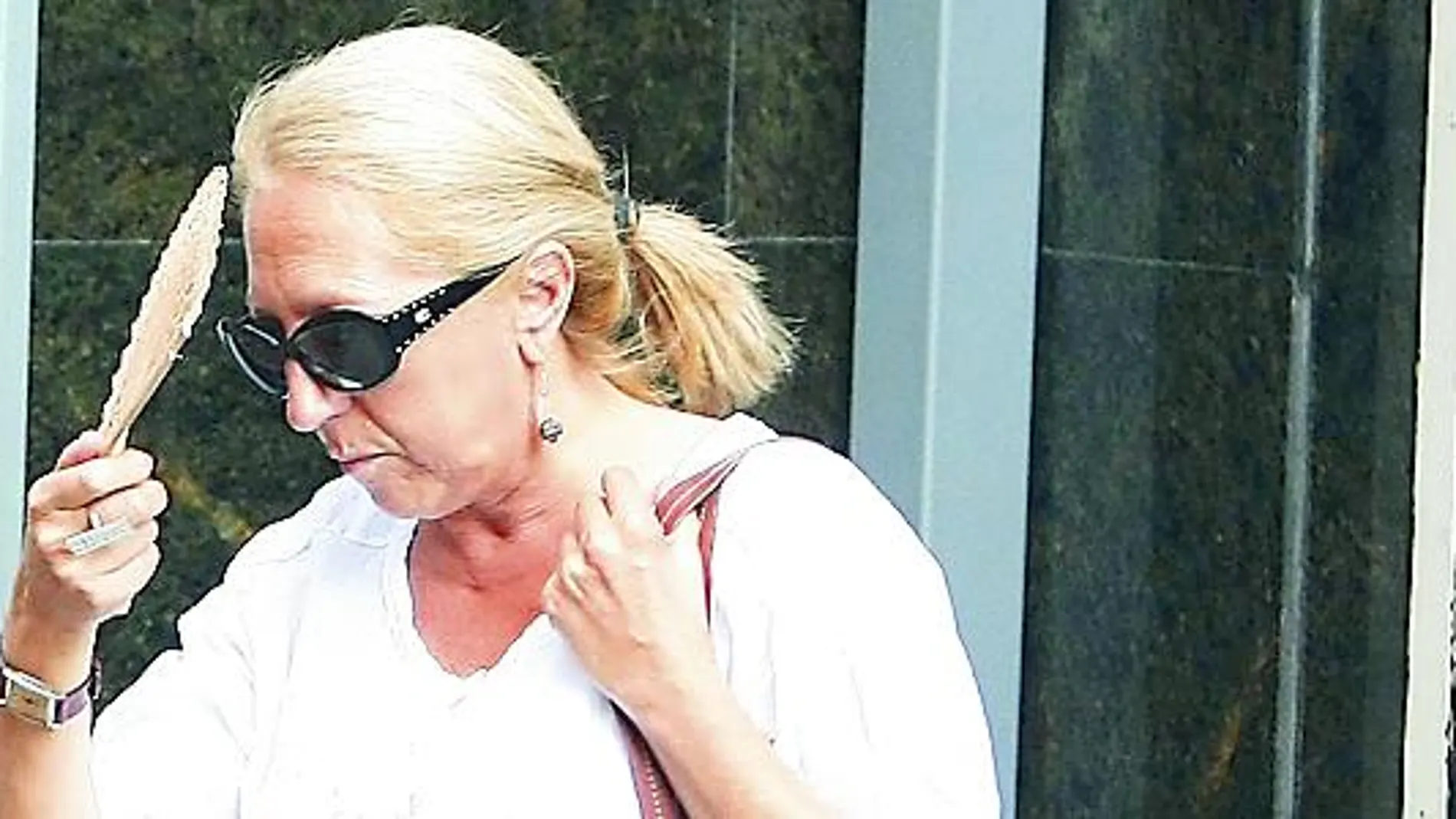 Domínguez, ex secretaria de Bárcenas, ayer tras declarar ante Ruz