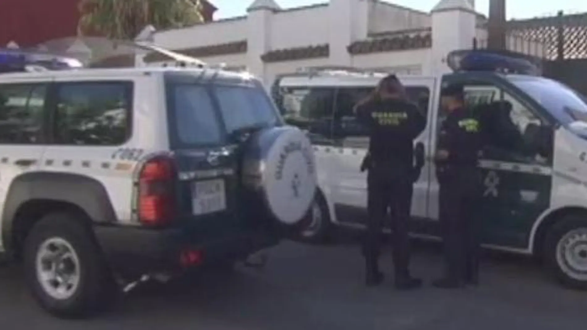 Efectivos de la Guardia Civil durante la operación de detención