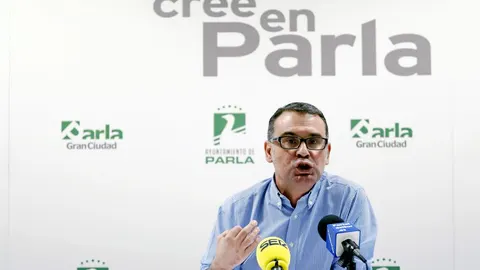 El alcalde de Parla, José María Fraile, en una rueda de prensa