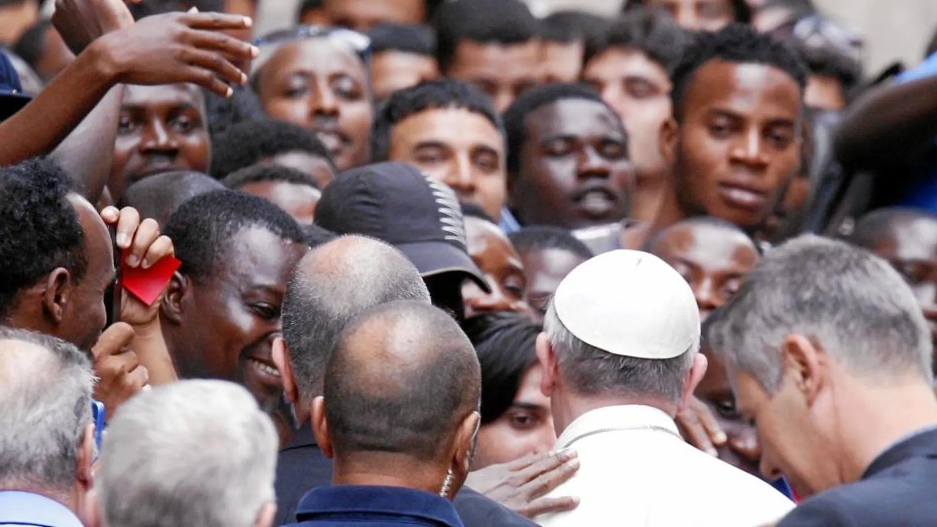 El Papa pide que se abran los conventos a los refugiados