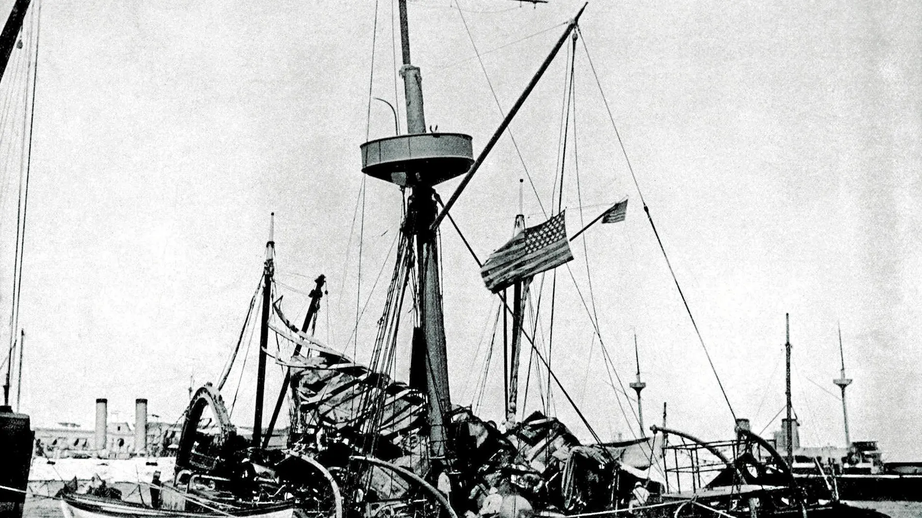 El acorazado «Maine» se hundió en la bahía de La Habana en febrero de 1898.