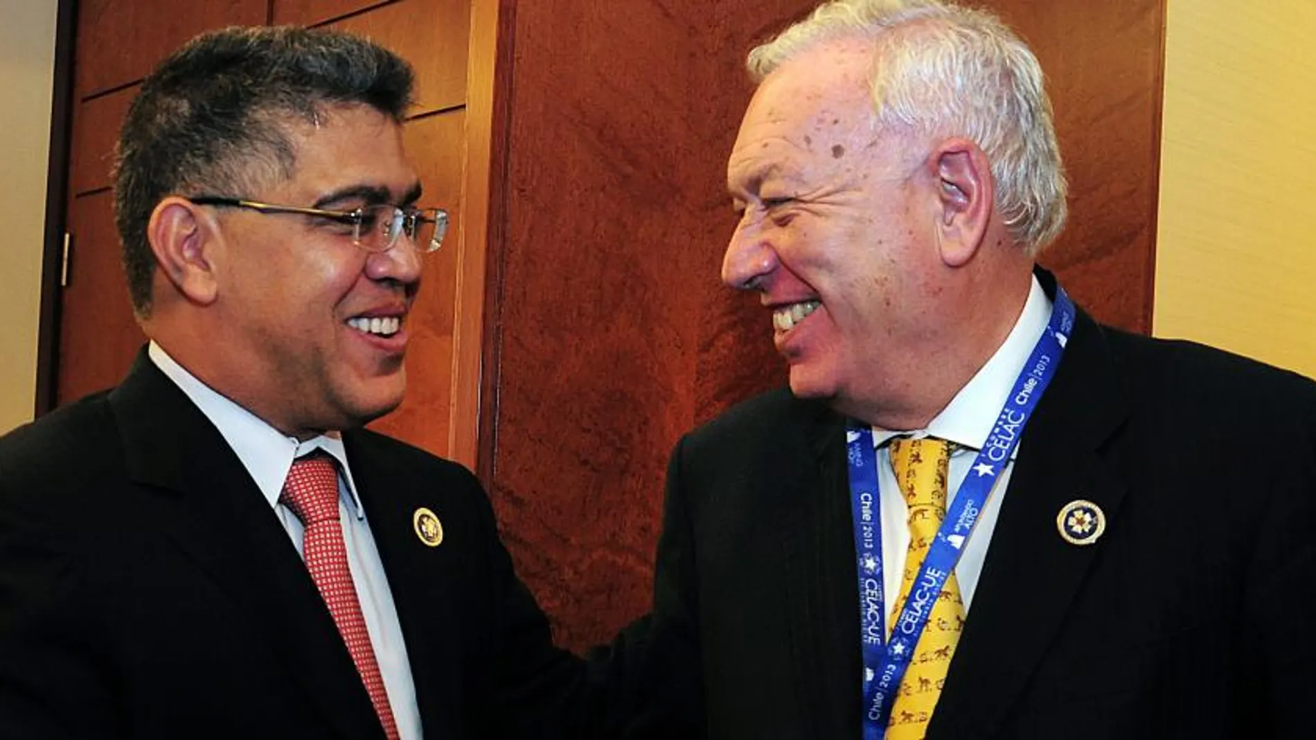 Los ministros de Exteriores de Venezuela y España, Elías Jaua y José Manuel García-Margallo, durante la cumbre de la CELAC el pasado mes de enero