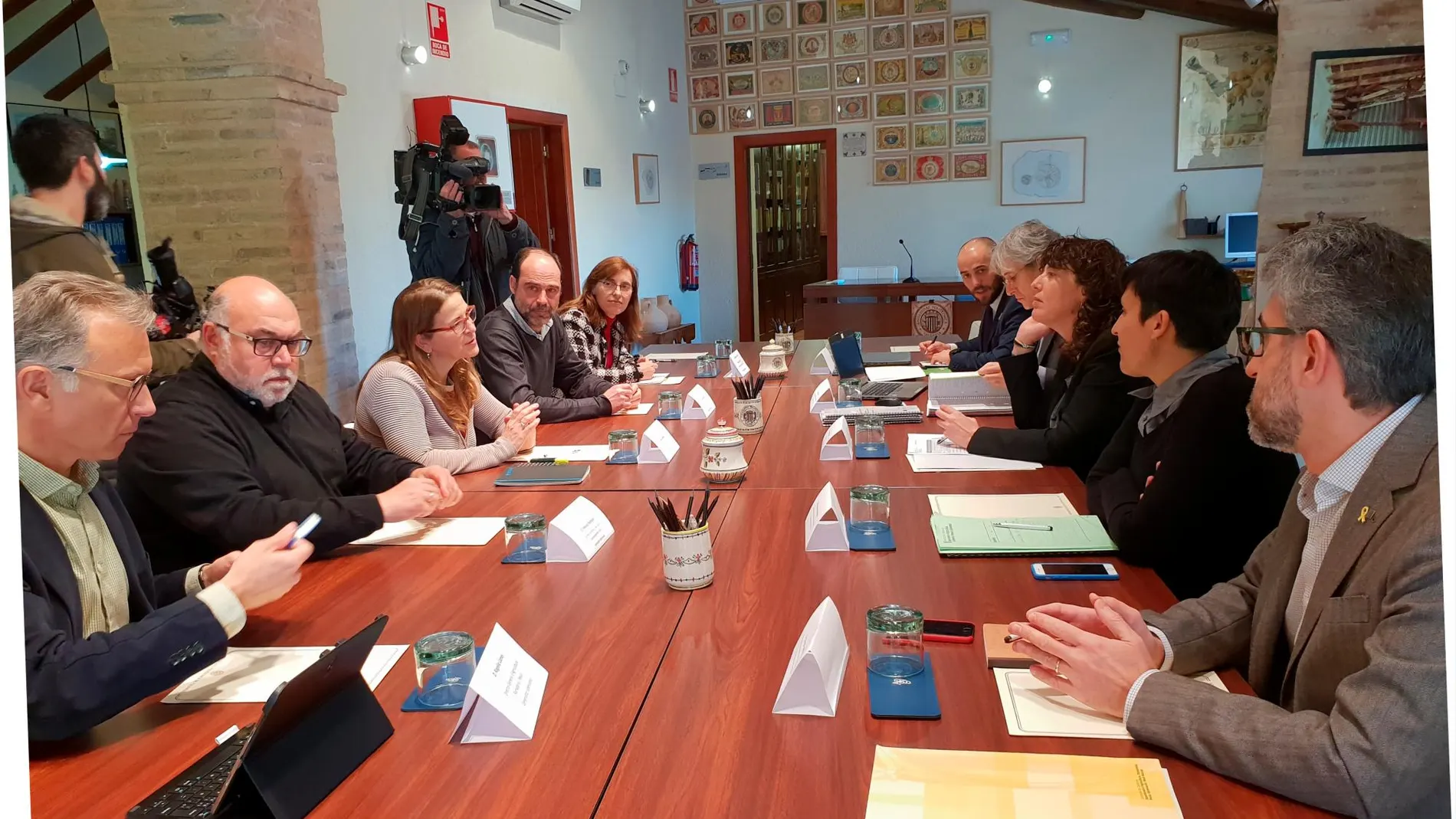 La consellera de Agricultura valenciana, Elena Cebrián, y su equipo, se reunieron con su homóloga catalana, Teresa Jordà y otros representantes de su departamento. LA RAZÓN