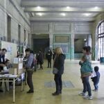 Los colegios electorales de Argentina abrieron hoy a las 08.00 hora local (11.00 GMT) para las primarias en las que se definen los candidatos que concurrirán a los comicios legislativos de octubre