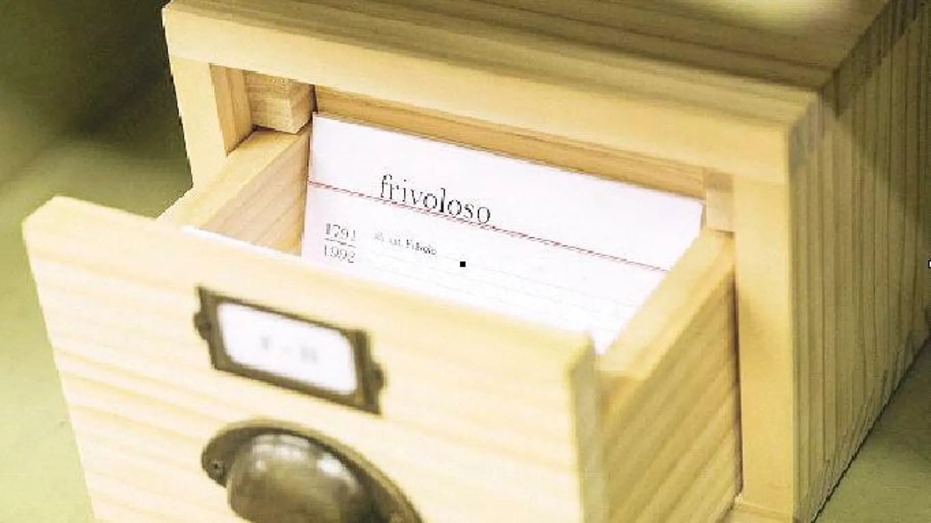 Una de las cajas de las Letras del Instituto Cervantes con la palabra «frivoloso»