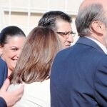 José Antonio Griñán, Alfredo Pérez Rubalcaba y Trinidad Jiménez, ayer, juntos en la reunión de la Ejecutiva Federal del PSOE celebrada en Toledo
