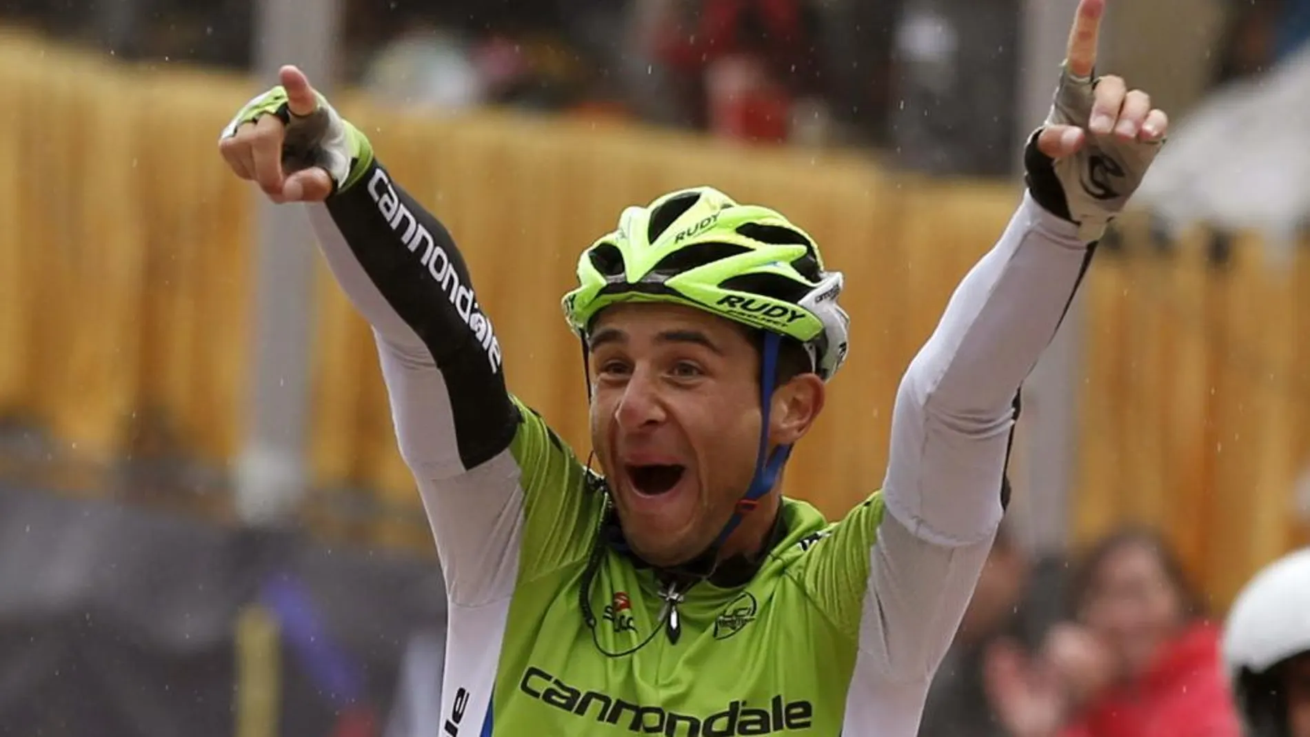 El ciclista italiano del equipo Cannondale, Daniele Ratto, se proclama vencedor de la décimo cuarta etapa de la Vuelta