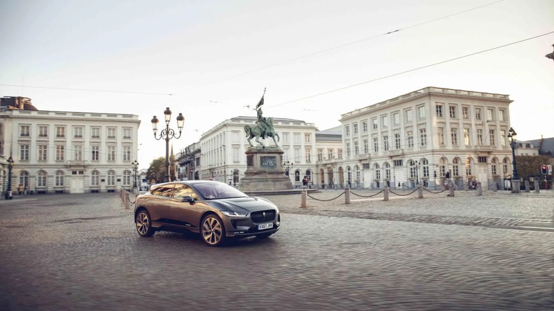El Jaguar I-pace atraviesa el túnel del canal de la mancha con una sola carga