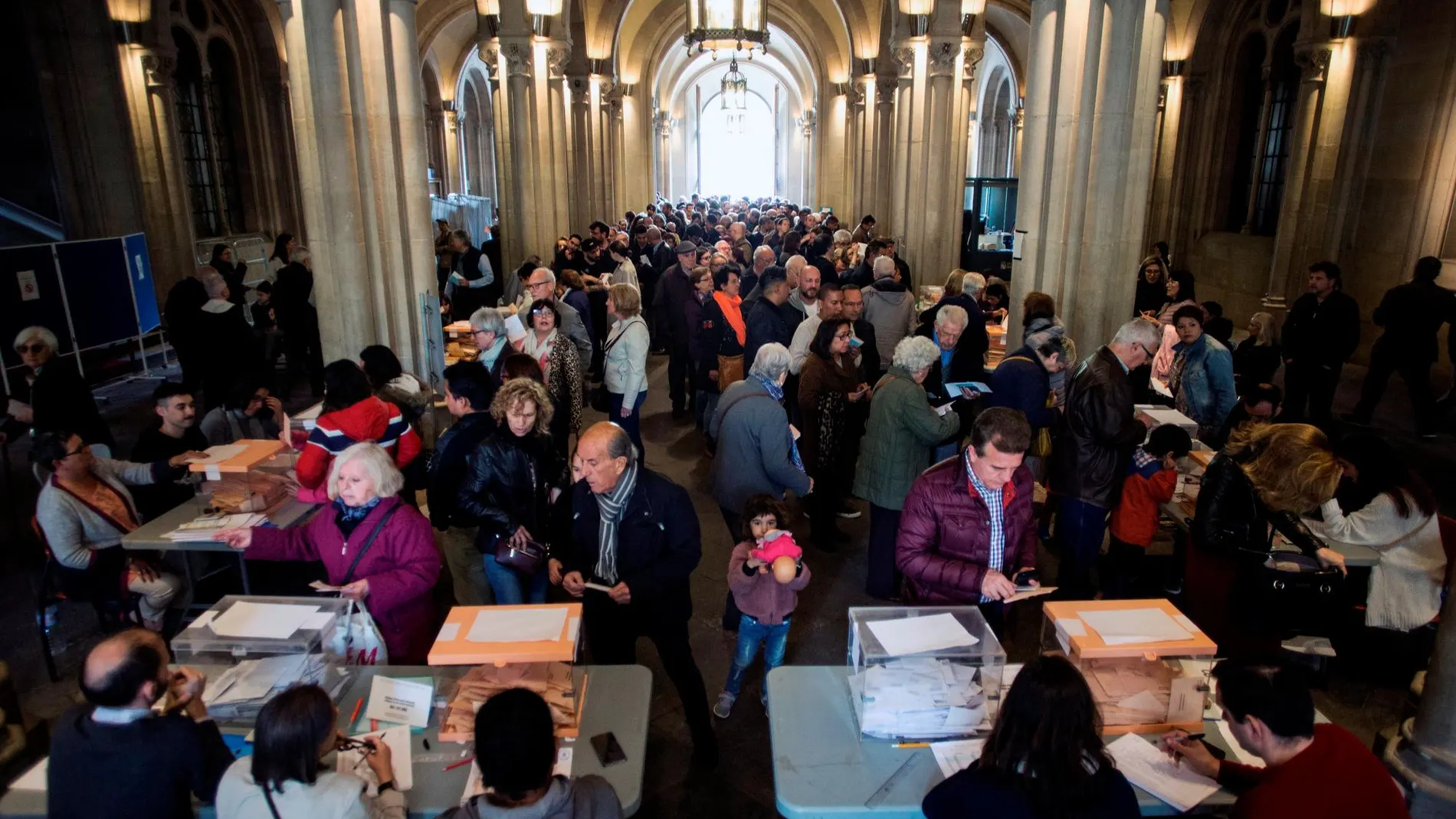 Vista general del interior de la Universidad de Barcelona en la pasada jornada electoral