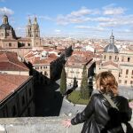 Vista general de la Ciudad Vieja de Salamanca con la catedral nueva y vieja en el horizonte