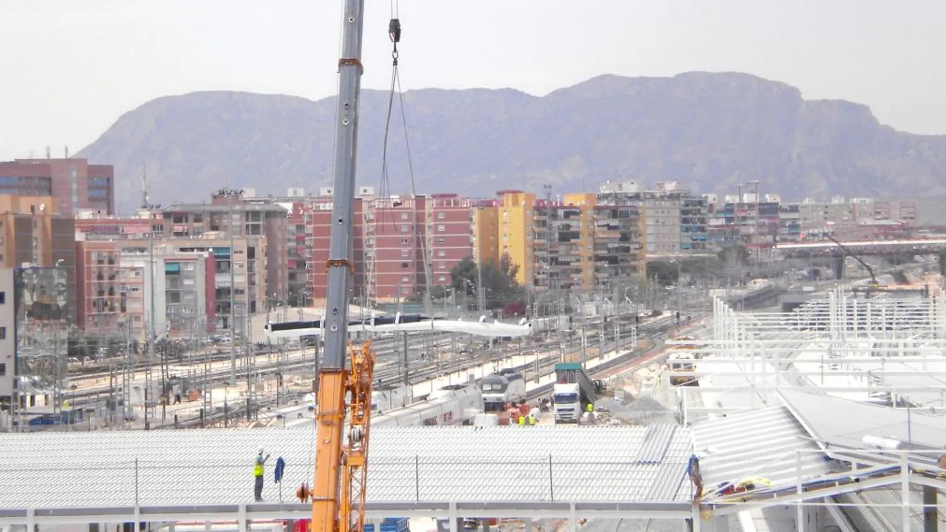 Las obras avanzan al ritmo previsto en la estación de Alicante. La llegada del AVE está anunciada para antes de que comiencen Hogueras