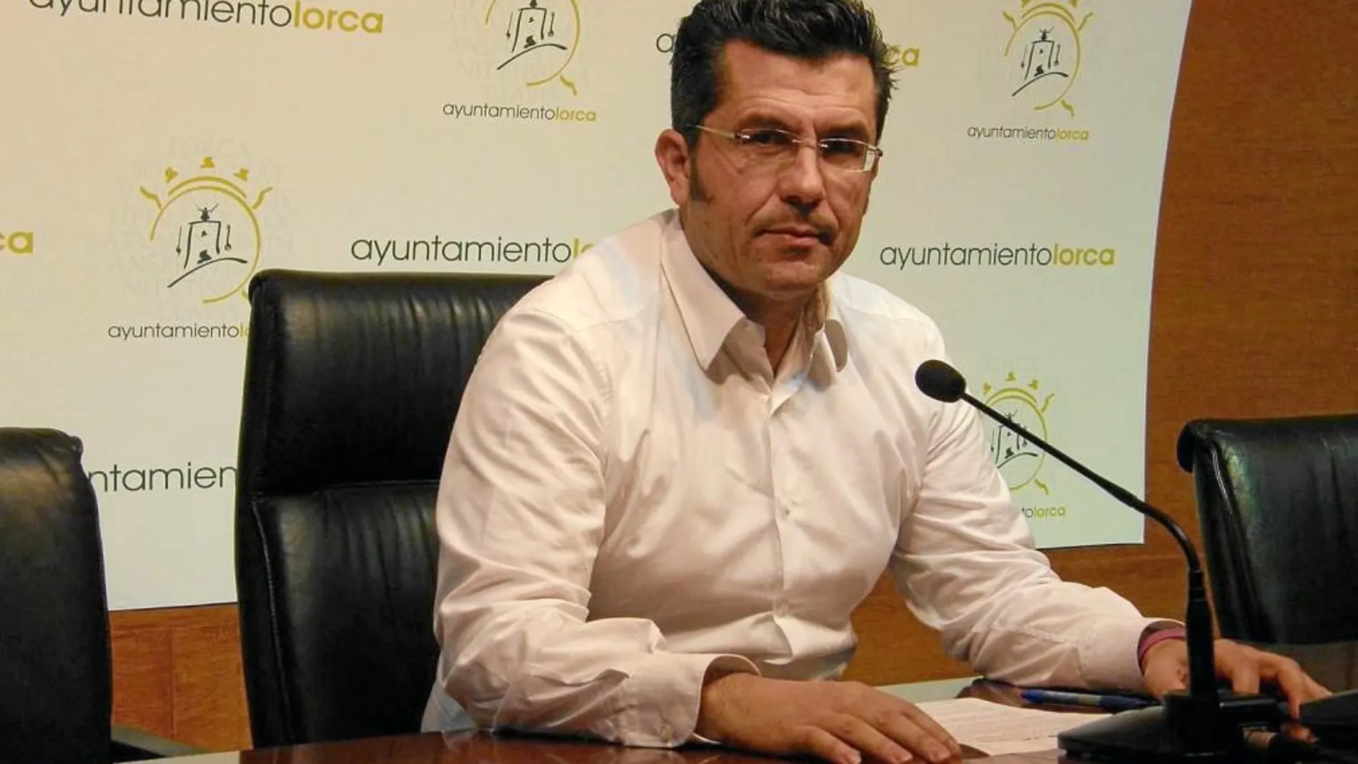 El concejal de Economía del Ayuntamiento de Lorca, Luis Amador, ayer en la presentación del Plan Económico y de Saneamiento para los próximos siete años