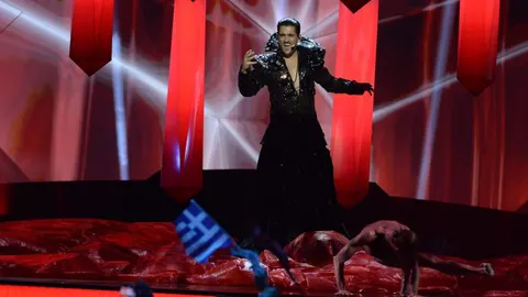 Representante de Rumanía, con un estilo inspirado en Drácula