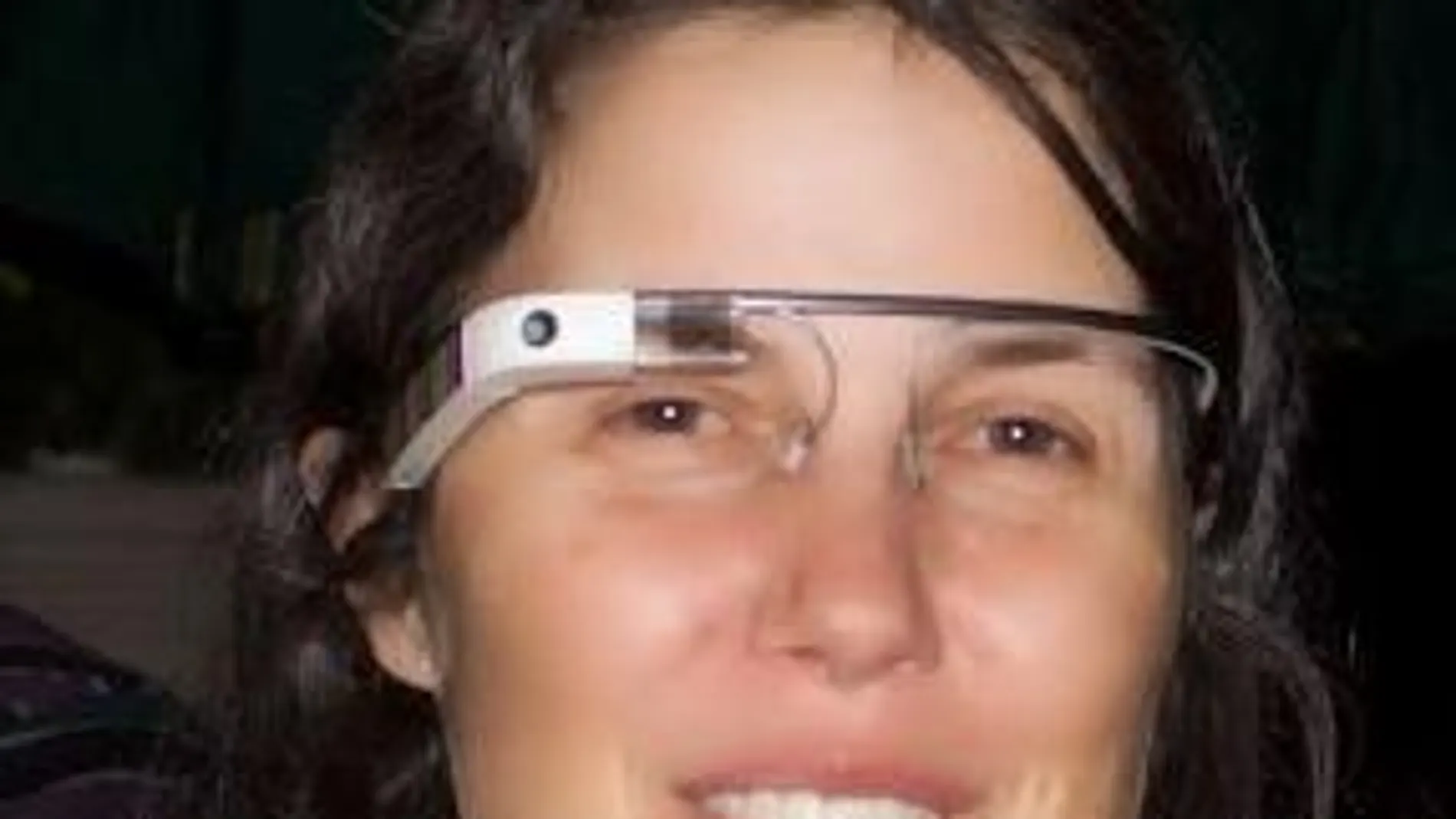 Cecilia es desarrolladora de software para las Google Glass