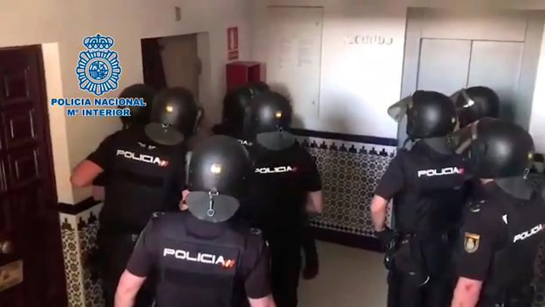Imagen de la Policía Nacional en el edificio donde se atrincheró el detenido