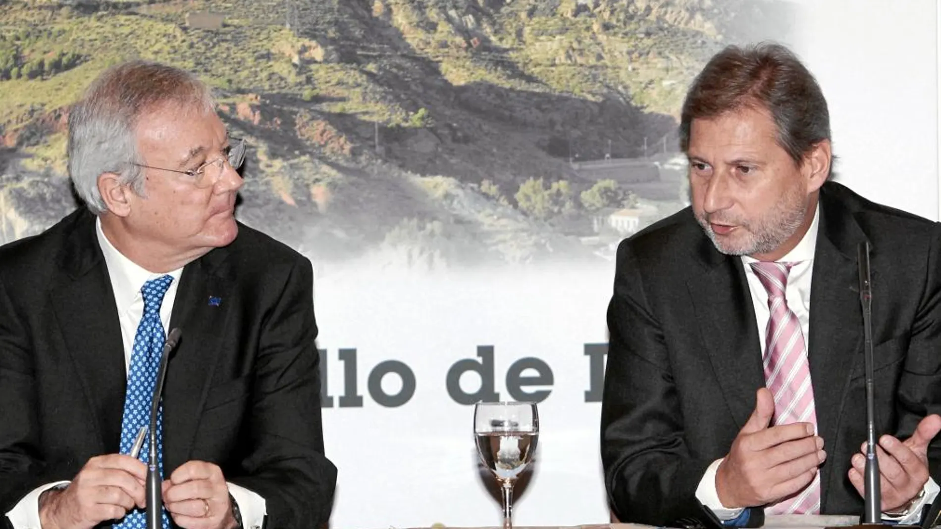 El presidente de la Comunidad y del Comité de las Regiones, Ramón Luis Valcárcel, y el comisario de Política Regional de la UE, Johannes Hahn, ayer en Lorca