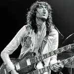 Jimmy Page, primero en The Yardbirds y luego en Led Zeppelin, es uno de los mejores guitarristas de la historia