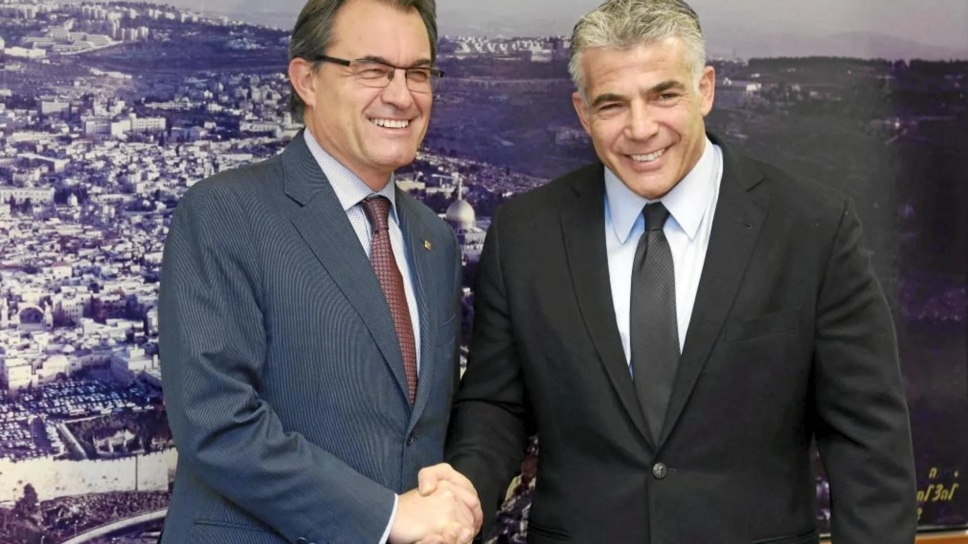 Mas, ayer en Tel Aviv con el ministro de Economía, Yair Lapid