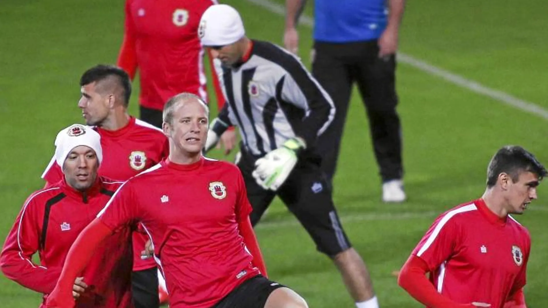 La selección gibraltareña, entrenándose en El Algarve