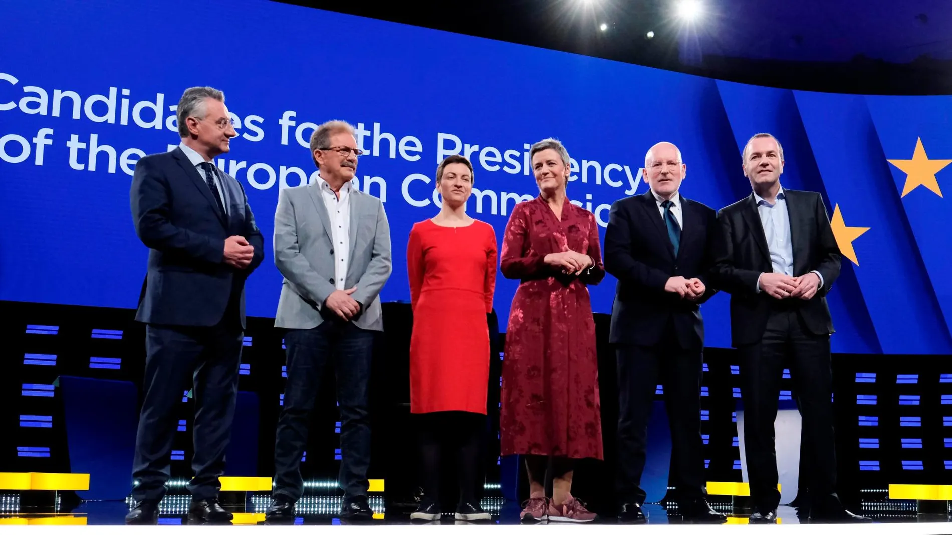 Los candidatos para presidir la Comisión Europea antes de comenzar el debate presidencial televisado celebrado en el Parlamento Europeo. EFE/Olivier Hoslet