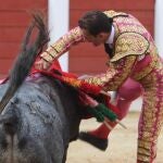 Antonio Ferrera recibió una cornada al entrar a matar al tercer toro de La Quinta