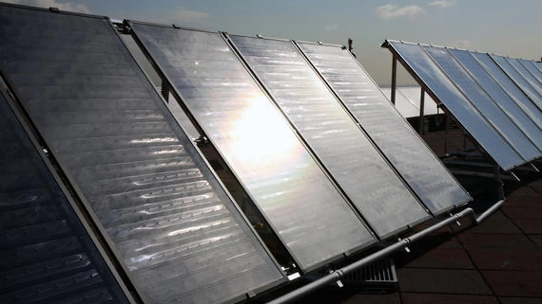 Los captadores solares también pueden generar energía para los circuitos de calefacción y aire acondicionado