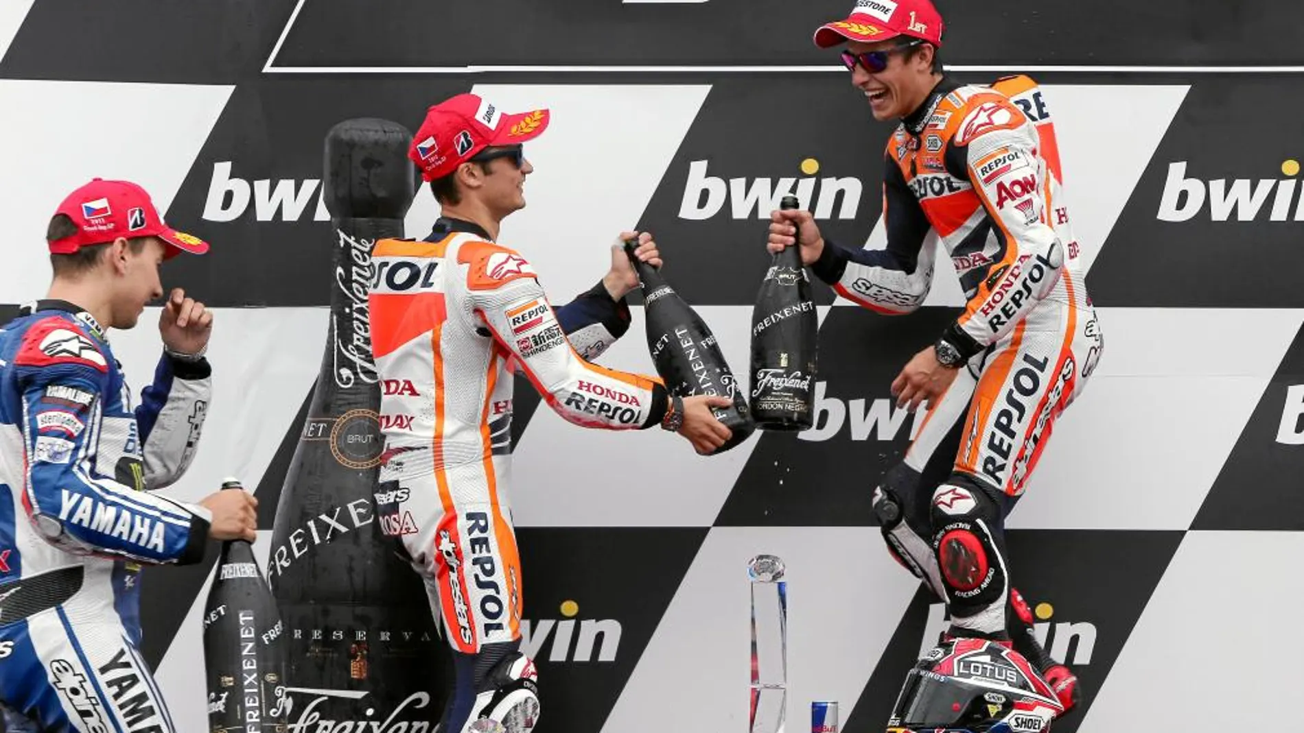 Podio español en Chequia. Pedrosa y Lorenzo se están acostumbrando a que Marc ocupe el primer escalón