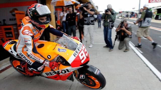 Marc Marquez abandona el garage de Repsol antes de la sesión de clasificación