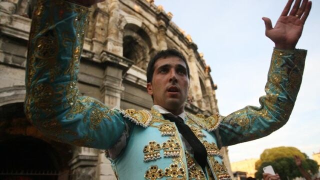 Javier Castaño sale, en imagen de archivo, por la Puerta de los Cónsules de Nimes