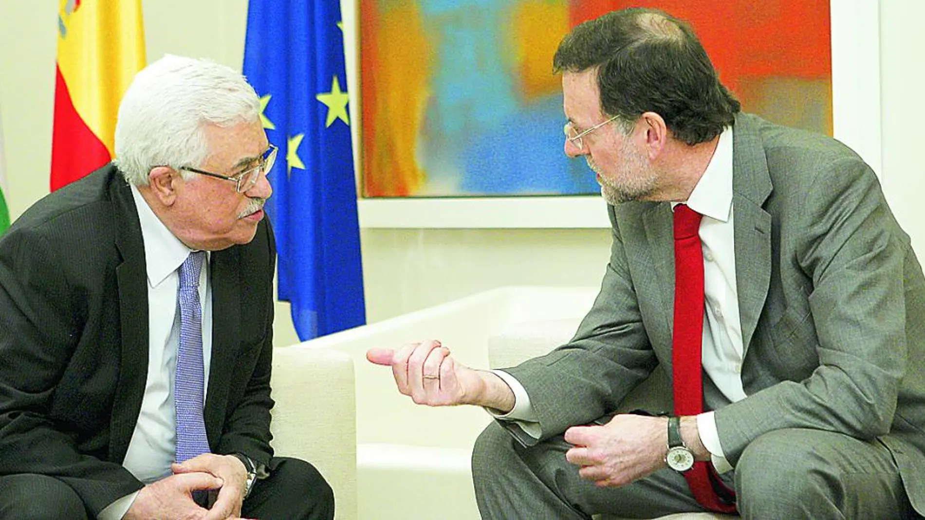 El presidente del Gobierno, Mariano Rajoy, recibió ayer al líder palestino, Mahmud Abas, en La Moncloa, en el marco de la gira de Abas por Europa