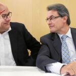 Artur Mas, ayer, durante la reunión del comité ejecutivo de Convergència, acompañado de Lluís Coromines