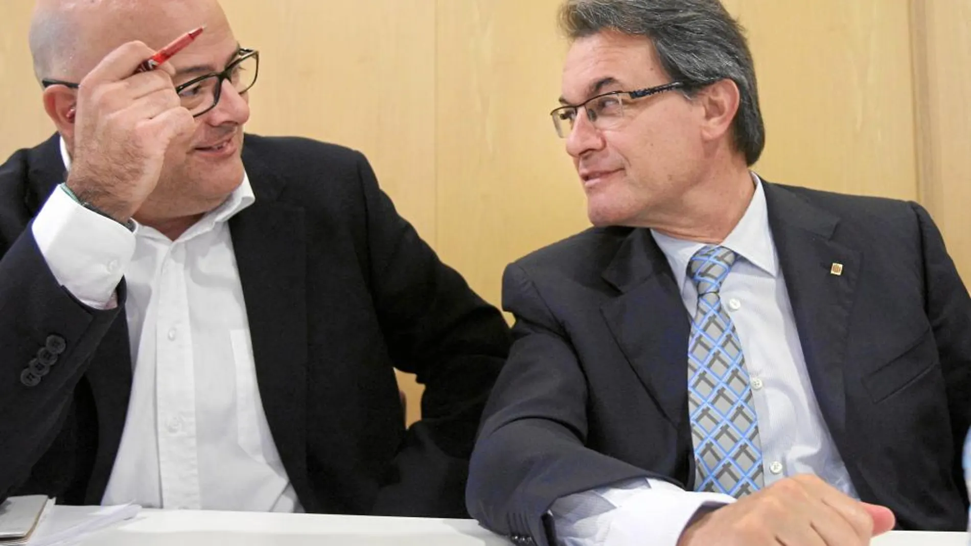Artur Mas, ayer, durante la reunión del comité ejecutivo de Convergència, acompañado de Lluís Coromines