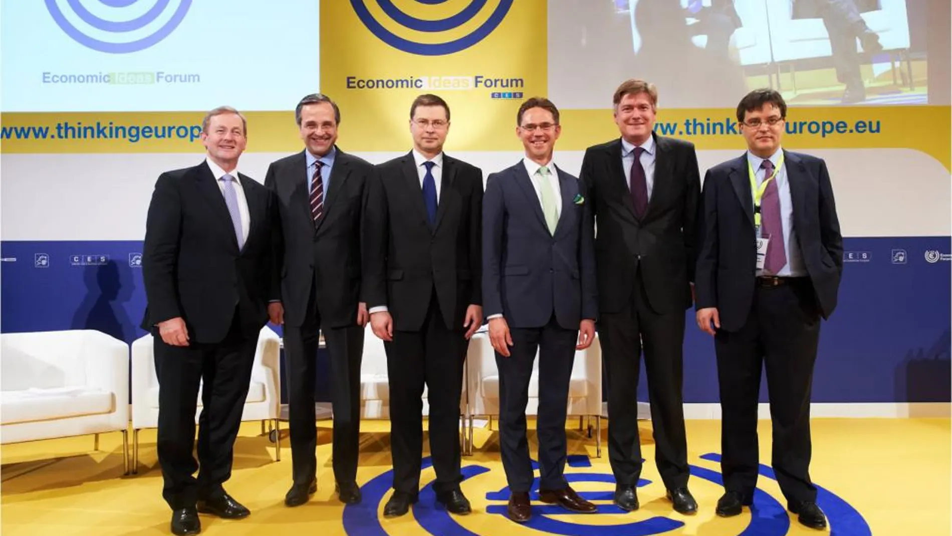 De izquierda a derecha, el Primer Ministro de Irlanda, Enda Kenny; de Grecia, Antonis Samaras; de Letonia, Valdis Dombrovskis; y de Finlandia, Jyrki Katainen; el Secretario General del PPE, Antonio López-Istúriz; y el Director del CES, Tomi Huhtanen